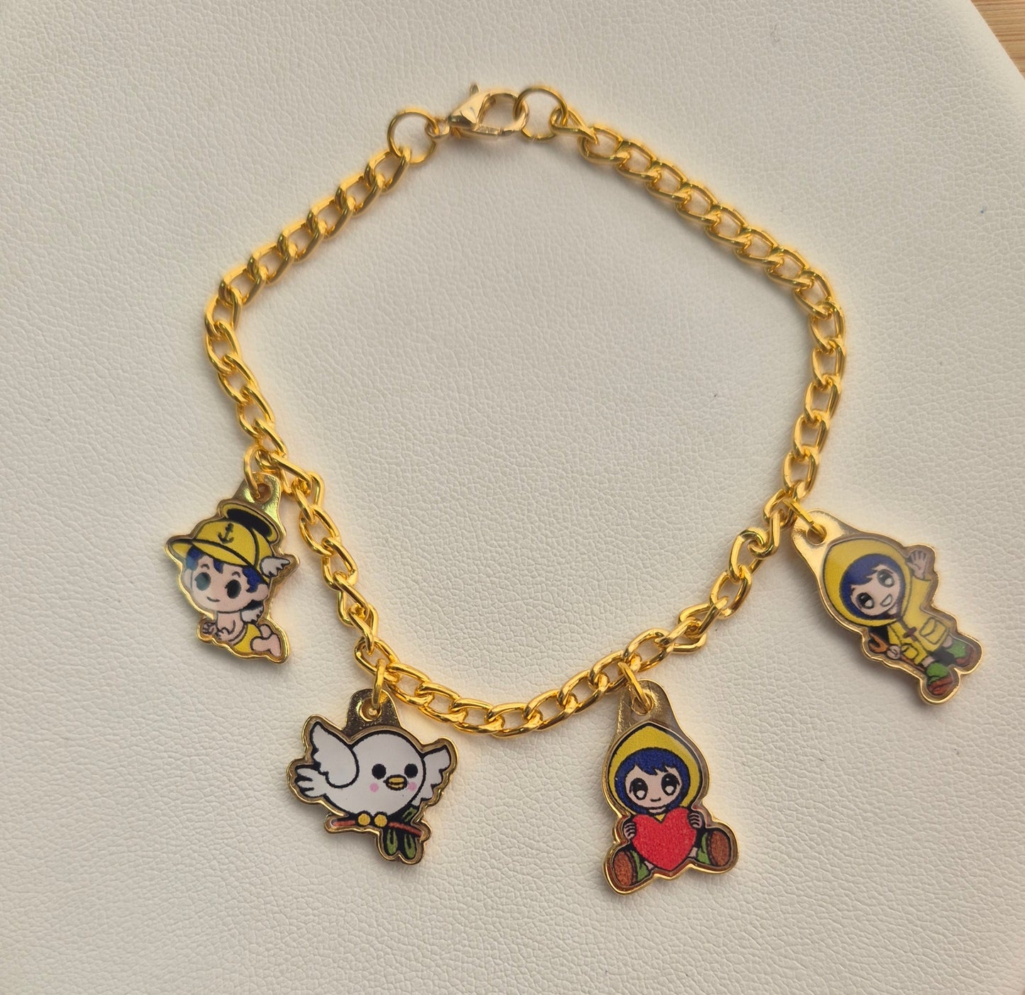 Pulsera dorada X 4 charms