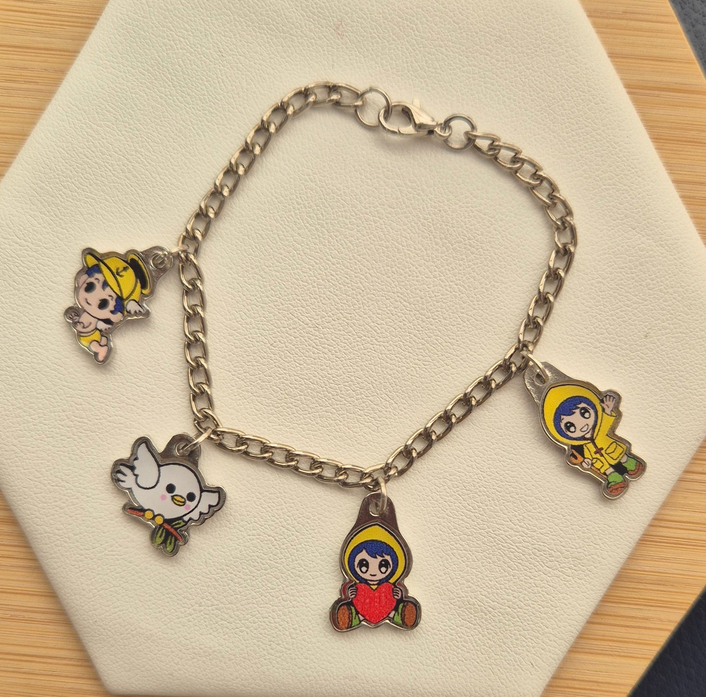 Pulsera plateada X 4 charms