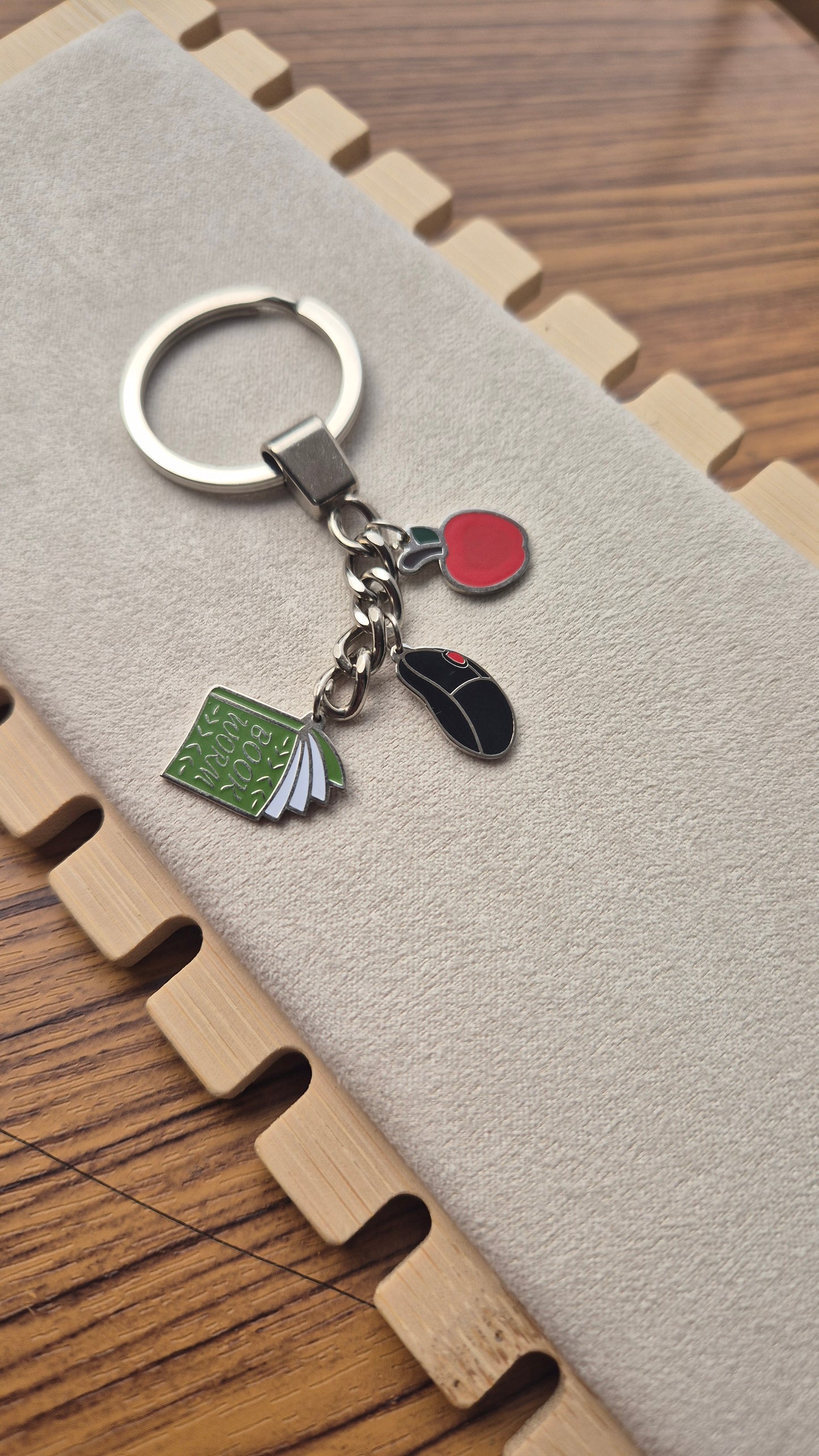 Llavero PROFE plateado X3 charms