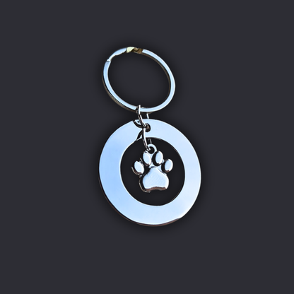 Llavero Plateado Circular + Dije HUELLA