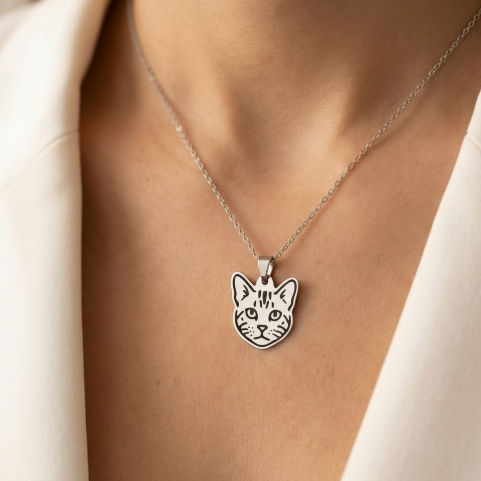 Collar Plateado GATO