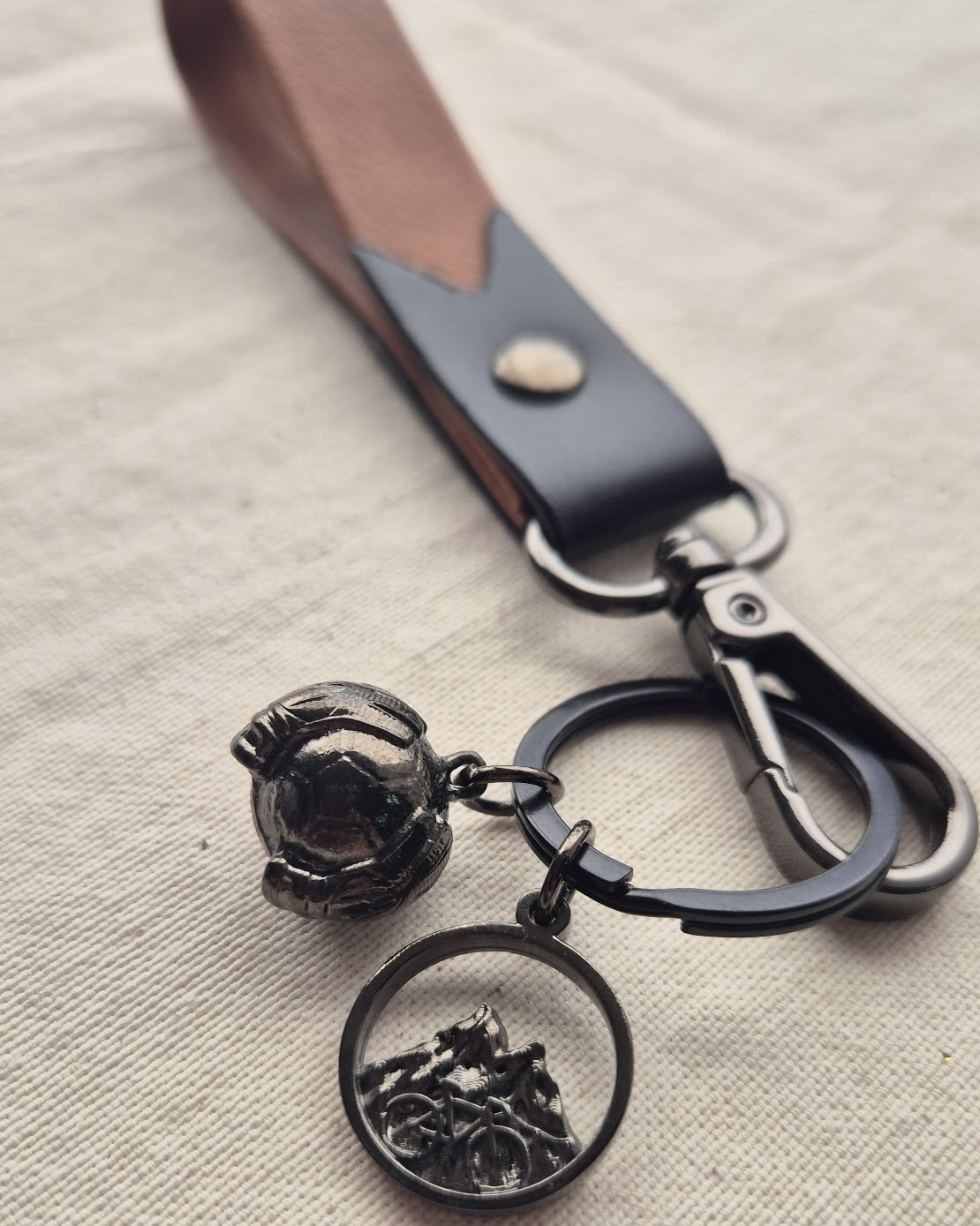 Llavero SAKAI Negro X2 charms